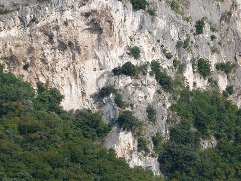 Versante orientale del monte Brione: opera in caverna