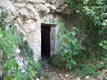 Loc. Opicina - zona obelisco: ricovero militare in caverna, ingresso
